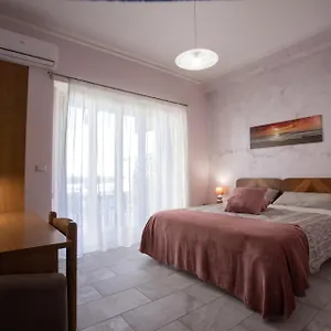 etna-sea-house.taorminaitalyhotels.com/